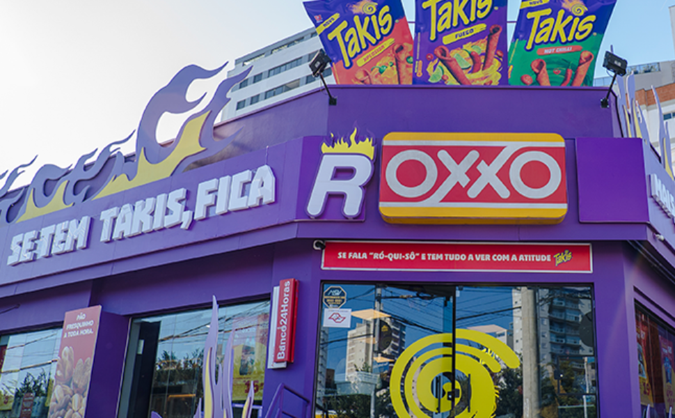 Comunicação visual transforma loja OXXO em ROXXO